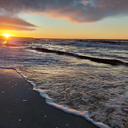 Azure Premium Basen Zewnetrzny Z Lezakami, Jacuzzi Apartment Kolberg