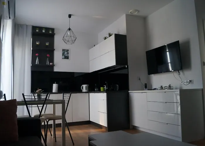 Azure Premium Basen Zewnetrzny Z Lezakami, Jacuzzi Apartment Kolberg