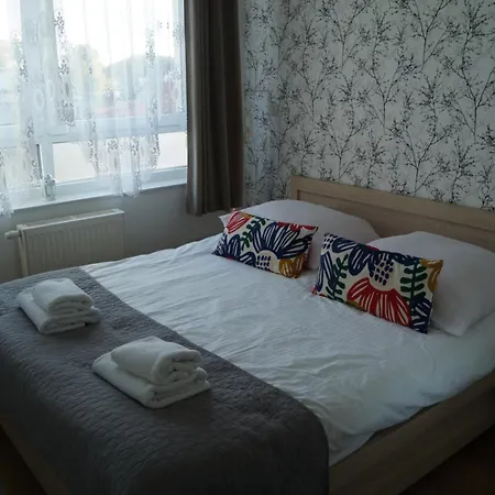 Azure Premium Basen Zewnetrzny Z Lezakami, Jacuzzi 科沃布热格
