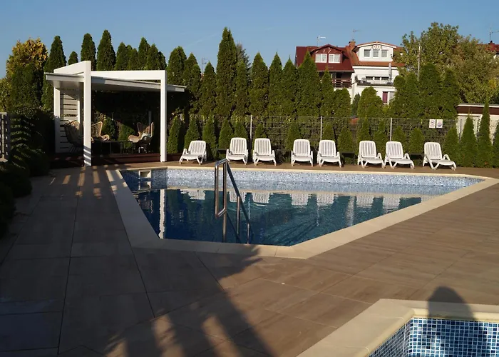 Azure Premium Basen Zewnetrzny Z Lezakami, Jacuzzi