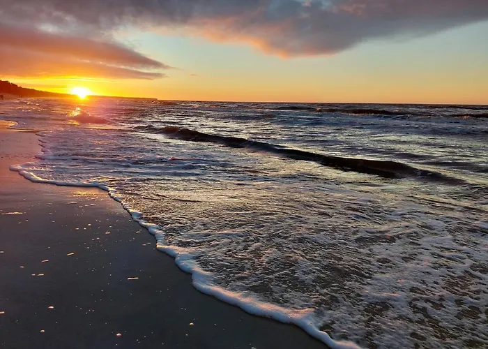 Azure Premium Basen Zewnetrzny Z Lezakami, Jacuzzi Apartment Kolobrzeg